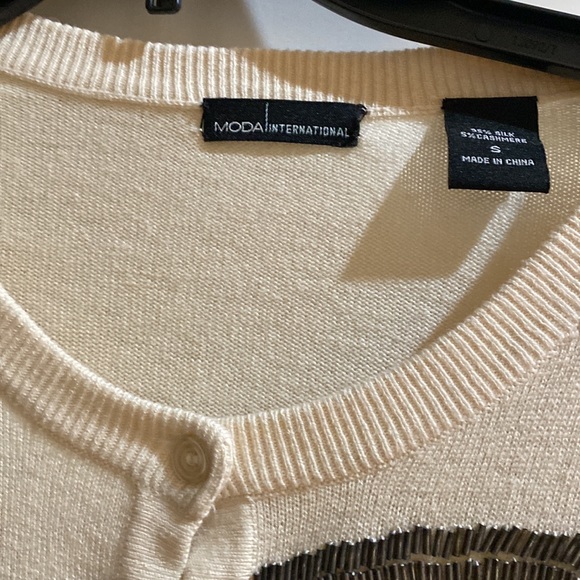 Moda international cardigan with beaded patten 95% silk and 5% cashmere. Small - Picture 2 of 9